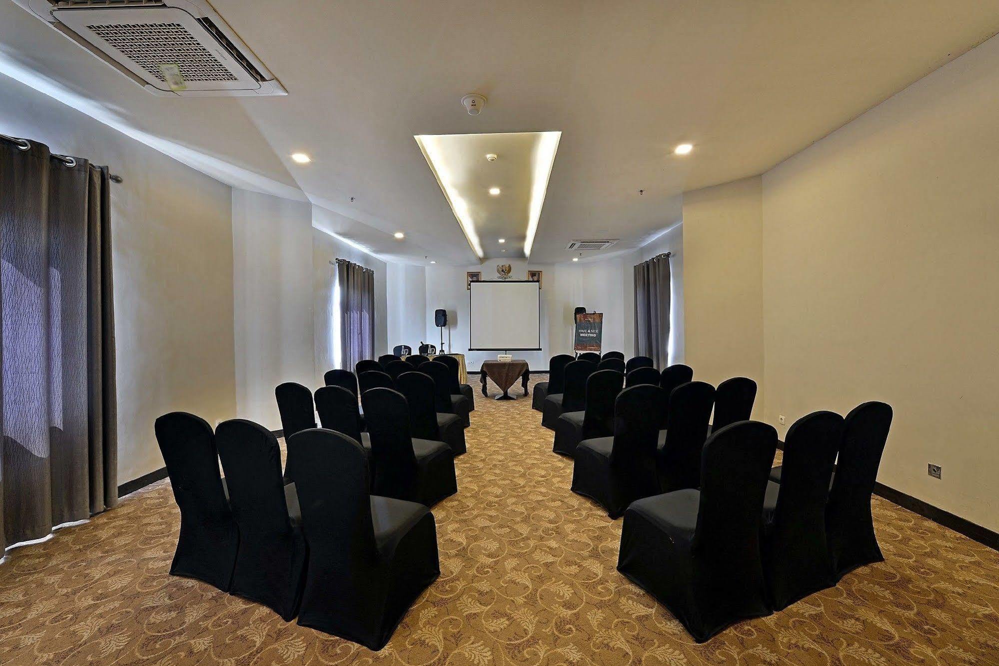 Hotel Gino Feruci Braga By Kagum 4*